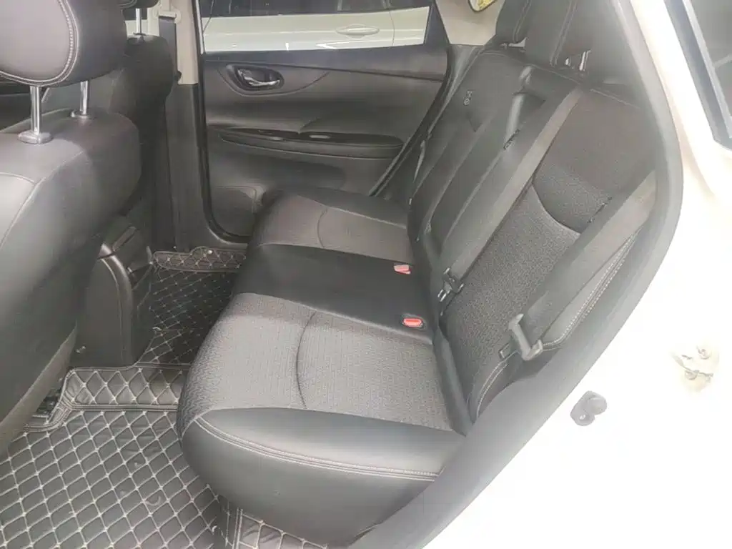 Nissan Tiida — миниатюра 17