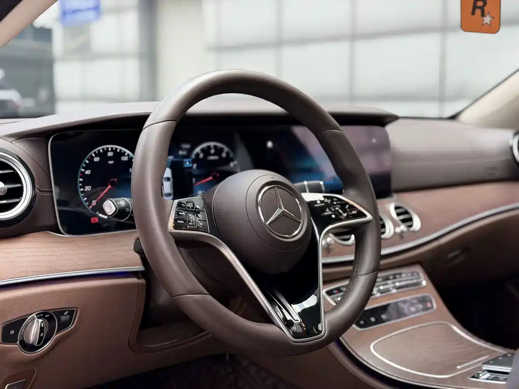 Mercedes-Benz E-Class — миниатюра 14