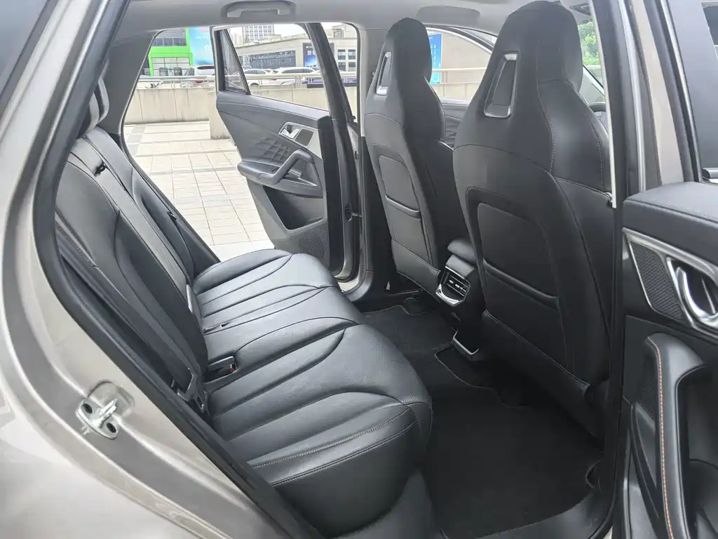 Roewe RX5 New Energy — миниатюра 10