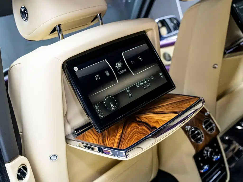 Rolls-Royce Cullinan — миниатюра 16