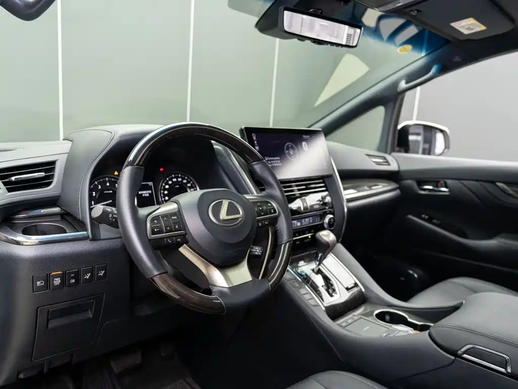 Lexus LM — миниатюра 9