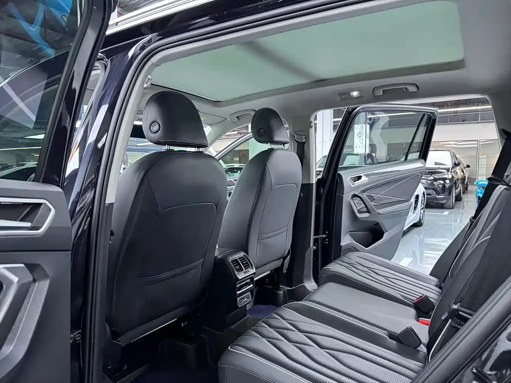 Volkswagen Tiguan L L 2023 330TSI AT R-Line