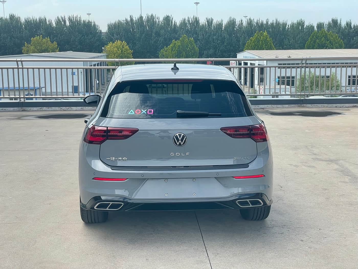 Volkswagen Golf 1.4 л 2023 г. Серебристо-серый, пробег 16000 км