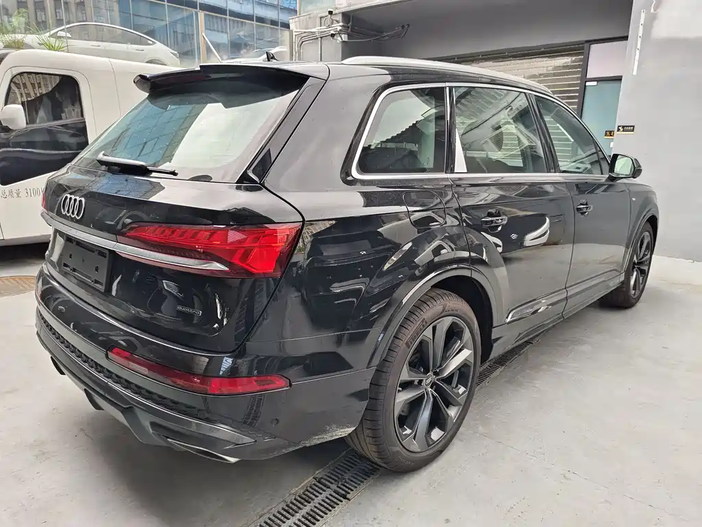 Audi Q7 2025 55 TFSI quattro S line Sport
