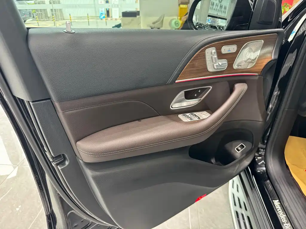 Mercedes-Benz GLS — миниатюра 7