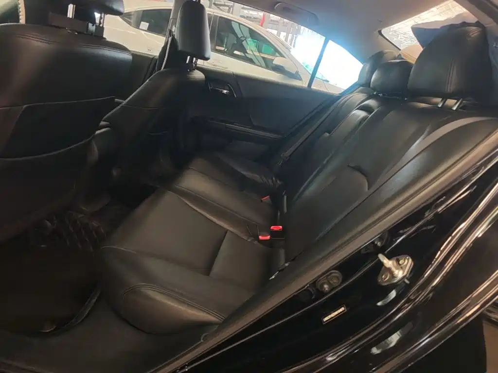 Honda Accord — миниатюра 17