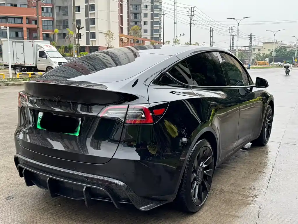 Tesla Model Y - фото 9