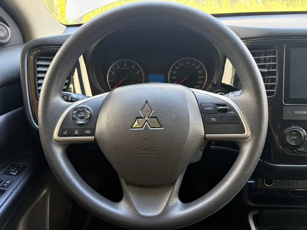 Mitsubishi Outlander — миниатюра 8