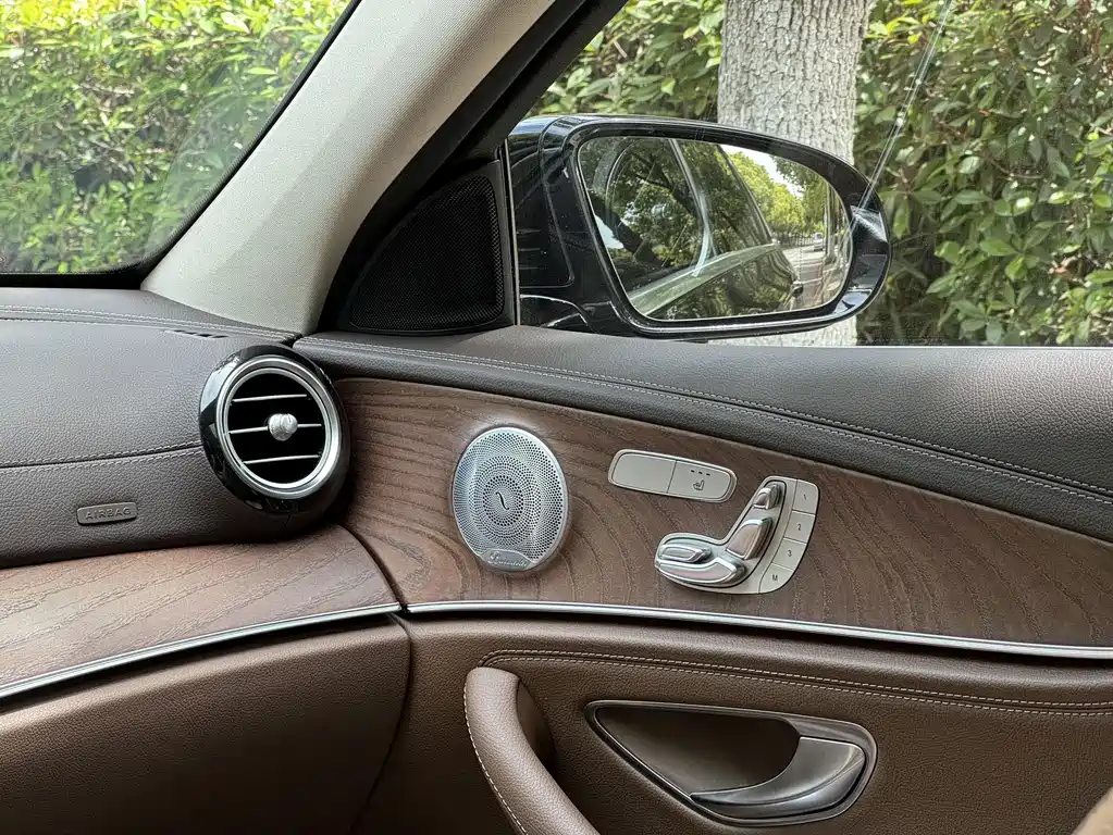 Mercedes-Benz E-Class — миниатюра 13