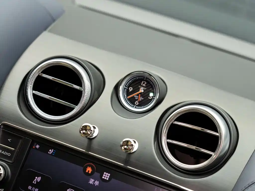 Bentley Bentayga — миниатюра 18