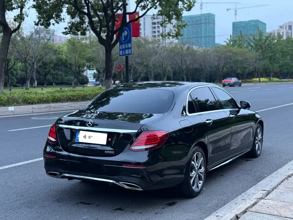 Mercedes-Benz E-Class — миниатюра 4