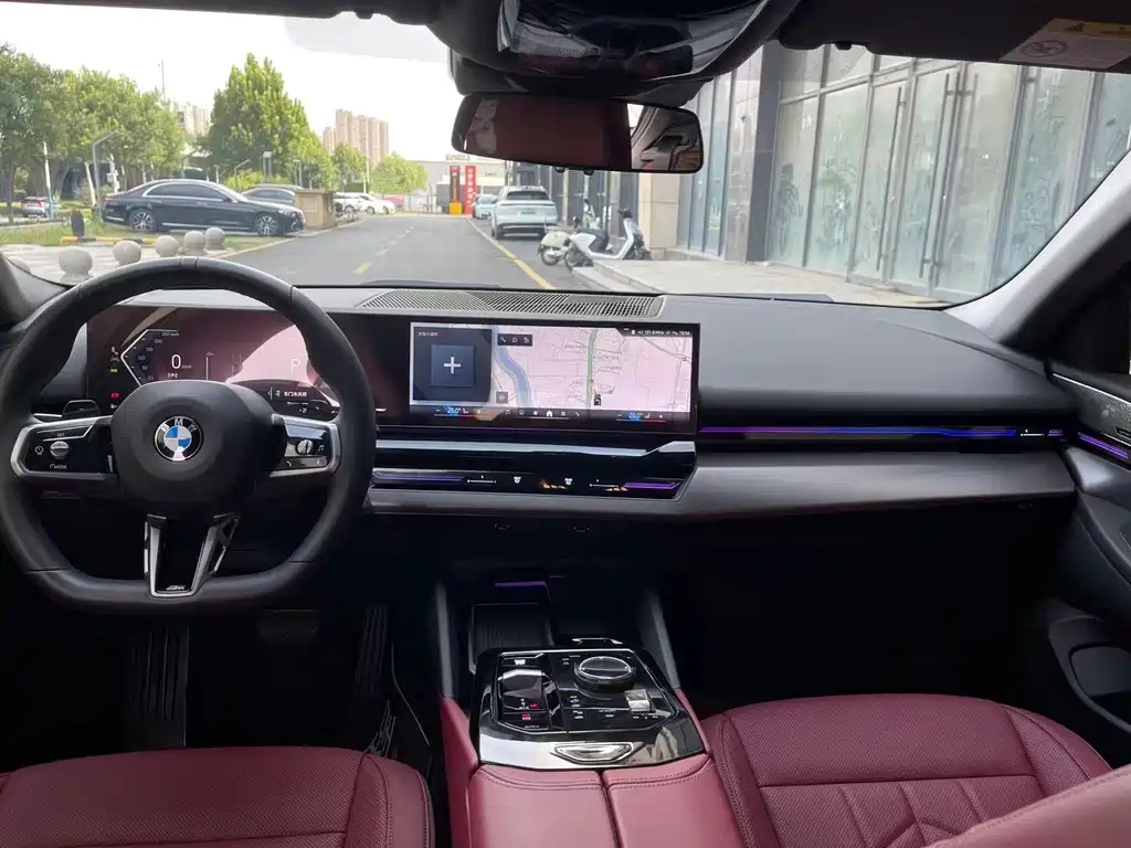 BMW 5 Series — миниатюра 7