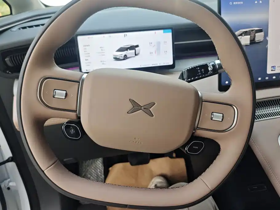 XPeng X9 — миниатюра 14