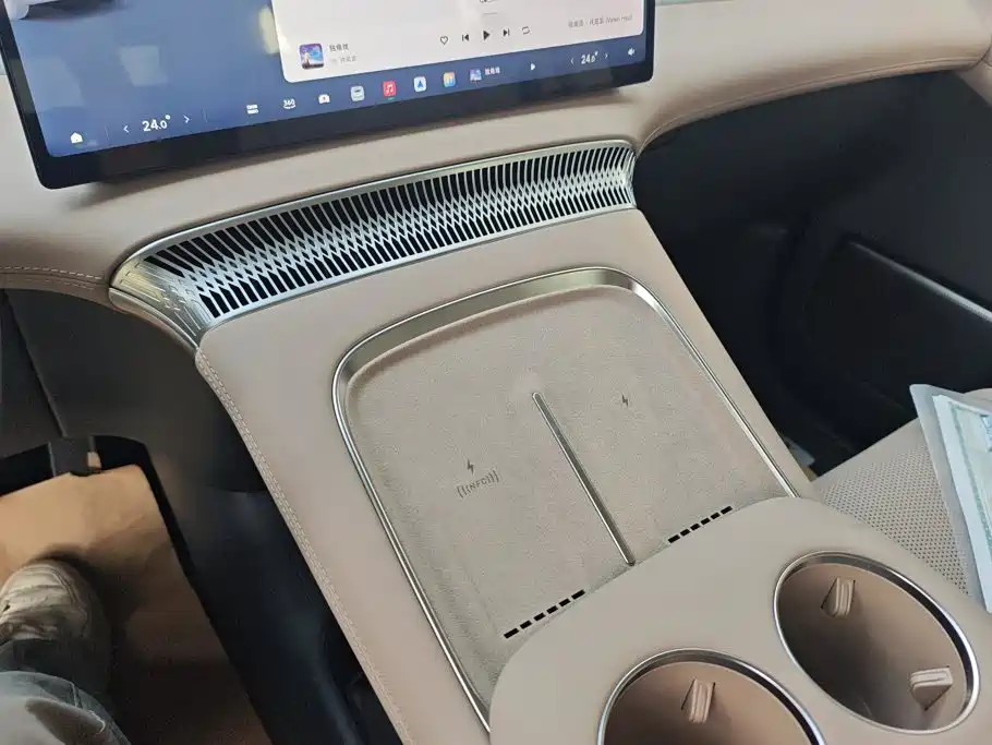 XPeng X9 — миниатюра 15
