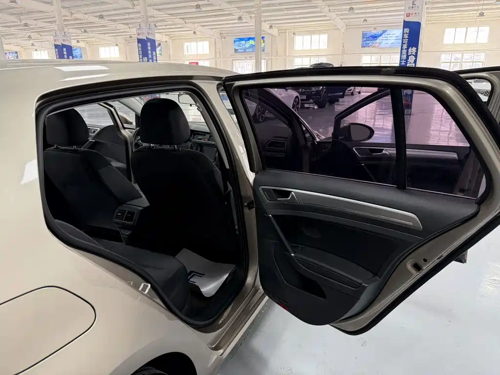Volkswagen Golf — миниатюра 14