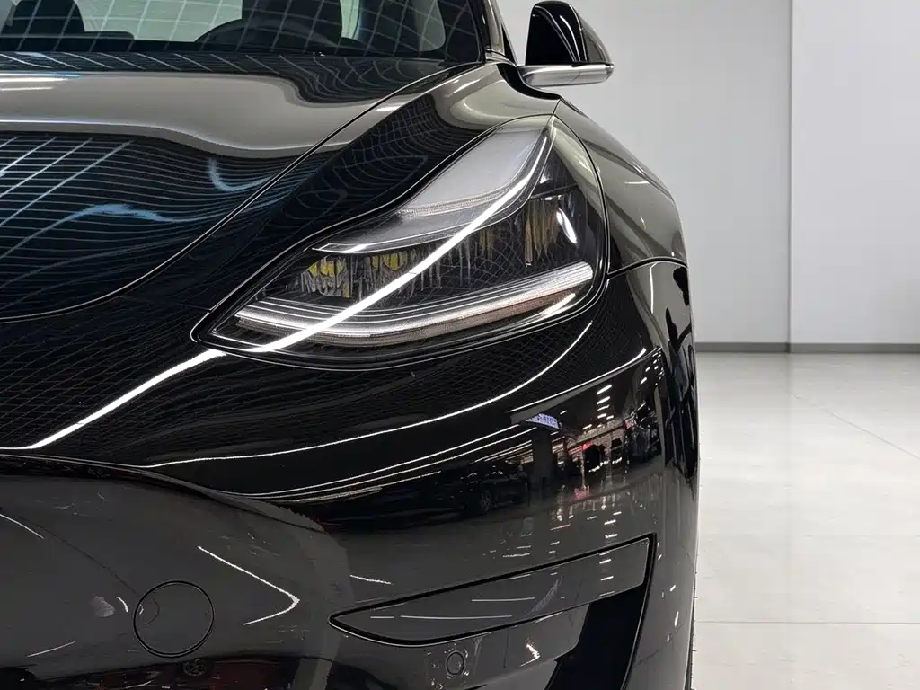 Tesla Model 3 — миниатюра 12