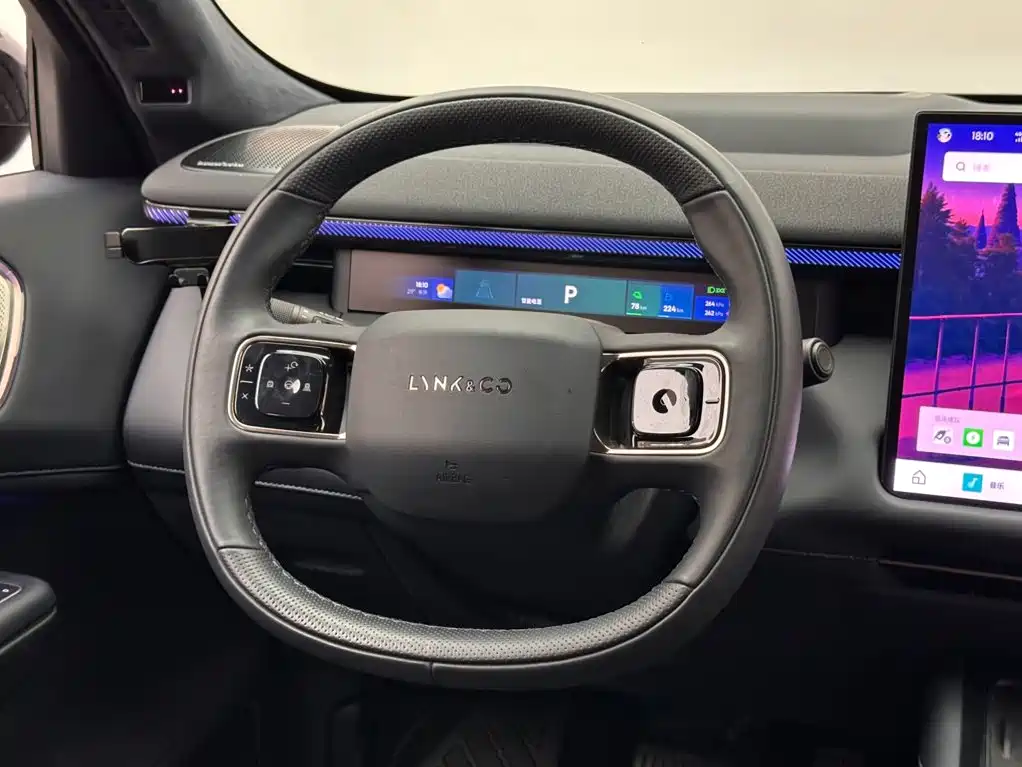 Lynk & Co 900 — миниатюра 12