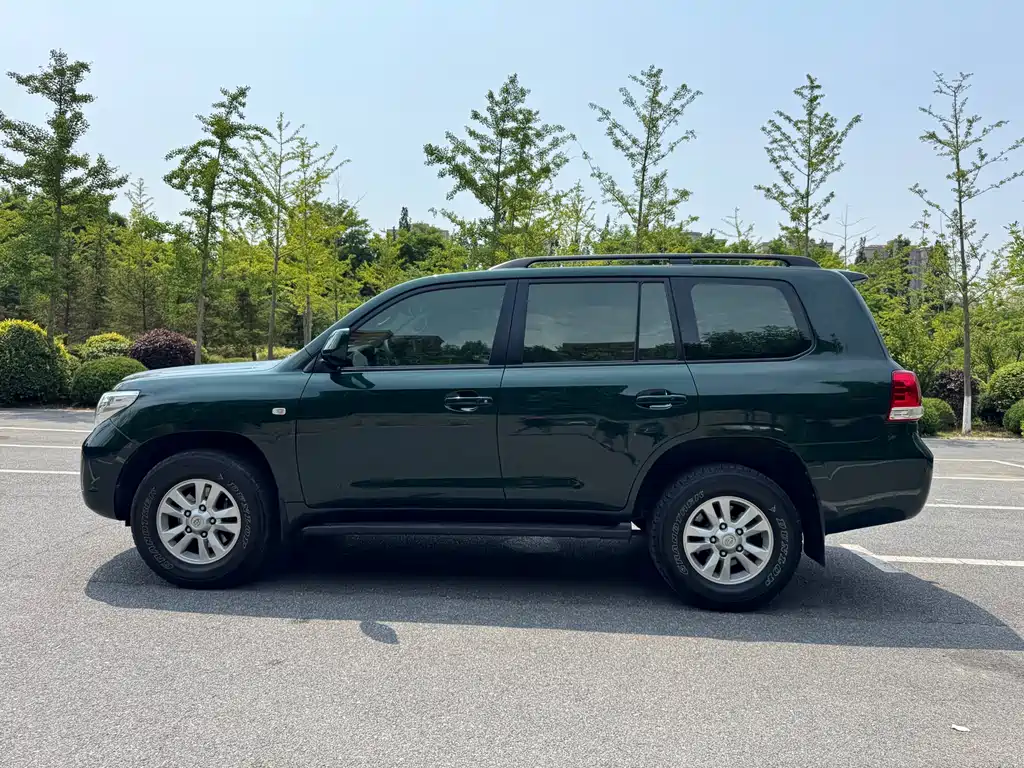 Toyota Land Cruiser 2010 4.0L AT VX