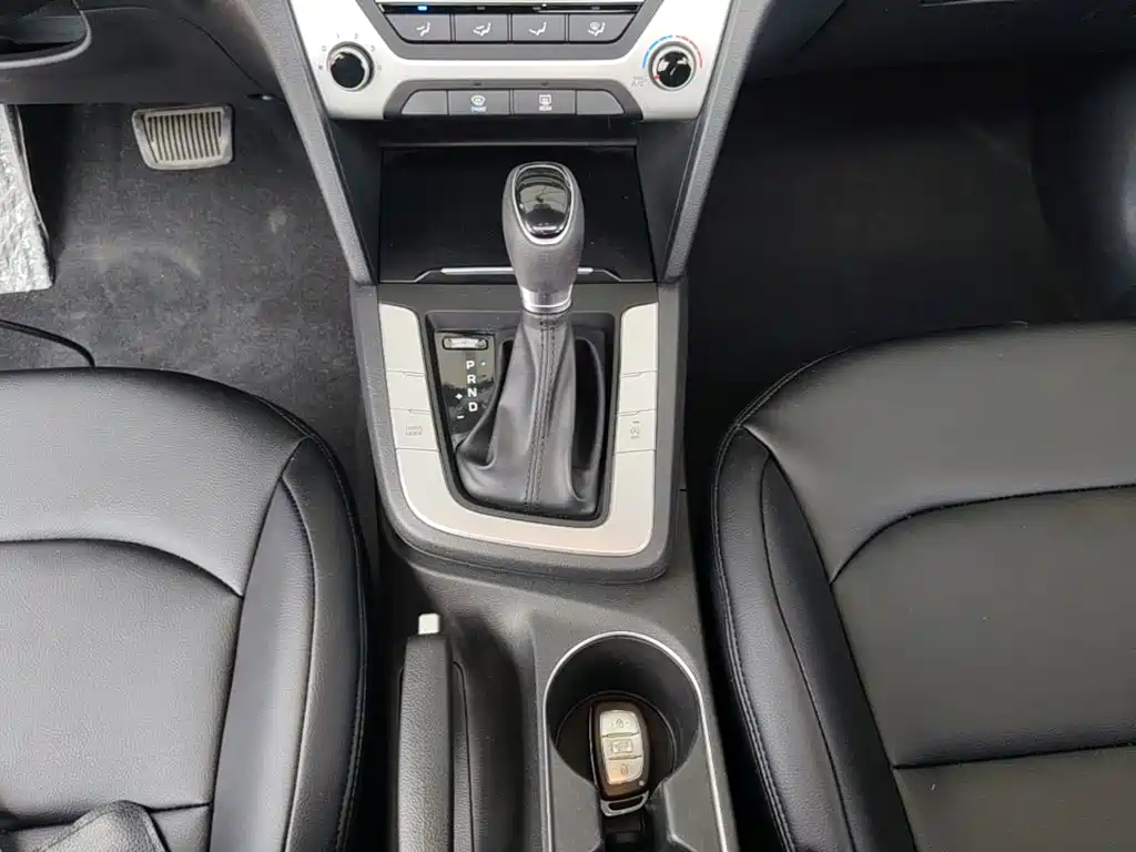 Hyundai Elantra — миниатюра 14