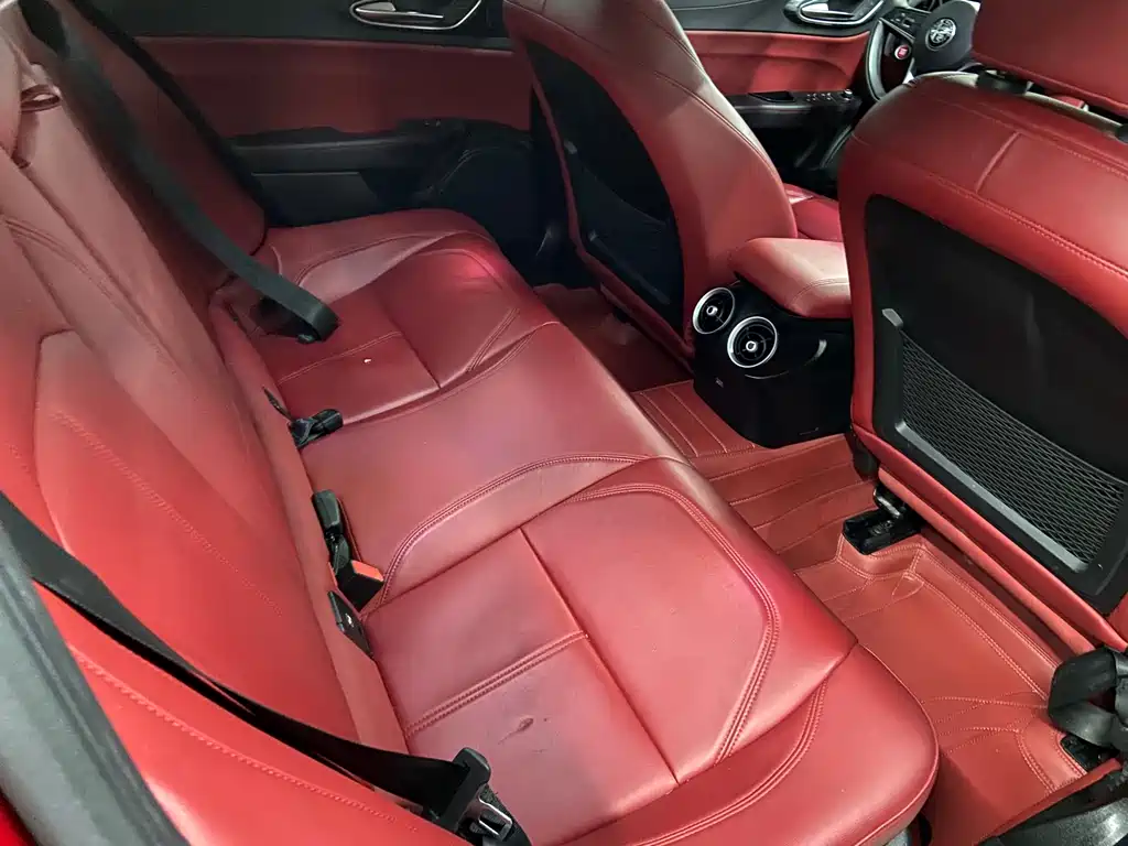 Alfa Romeo Giulia — миниатюра 8