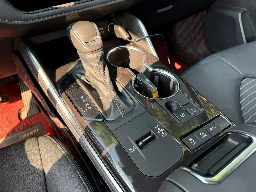 Toyota Crown Kluger — миниатюра 9