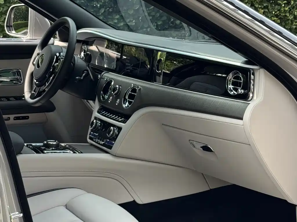 Rolls-Royce Ghost 6.7T Long Wheelbase Edition, фото 14