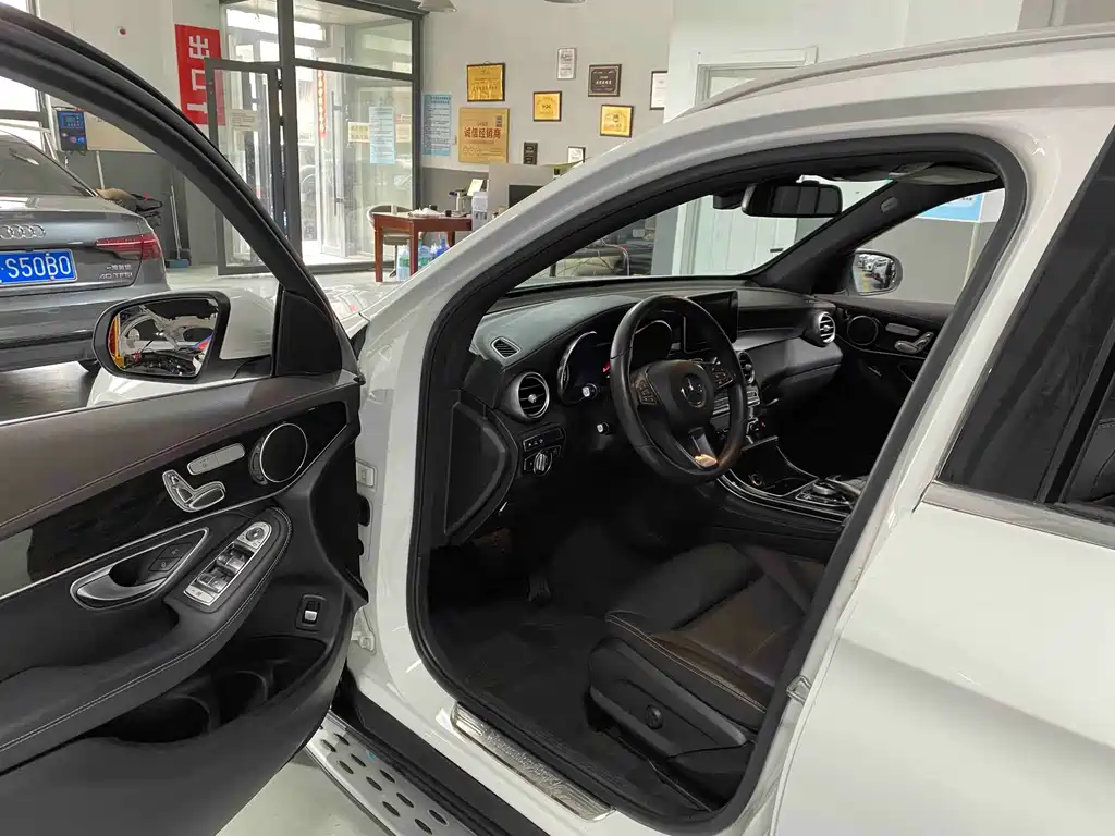 Mercedes-Benz GLC 2018 GLC 260 4MATIC Luxury