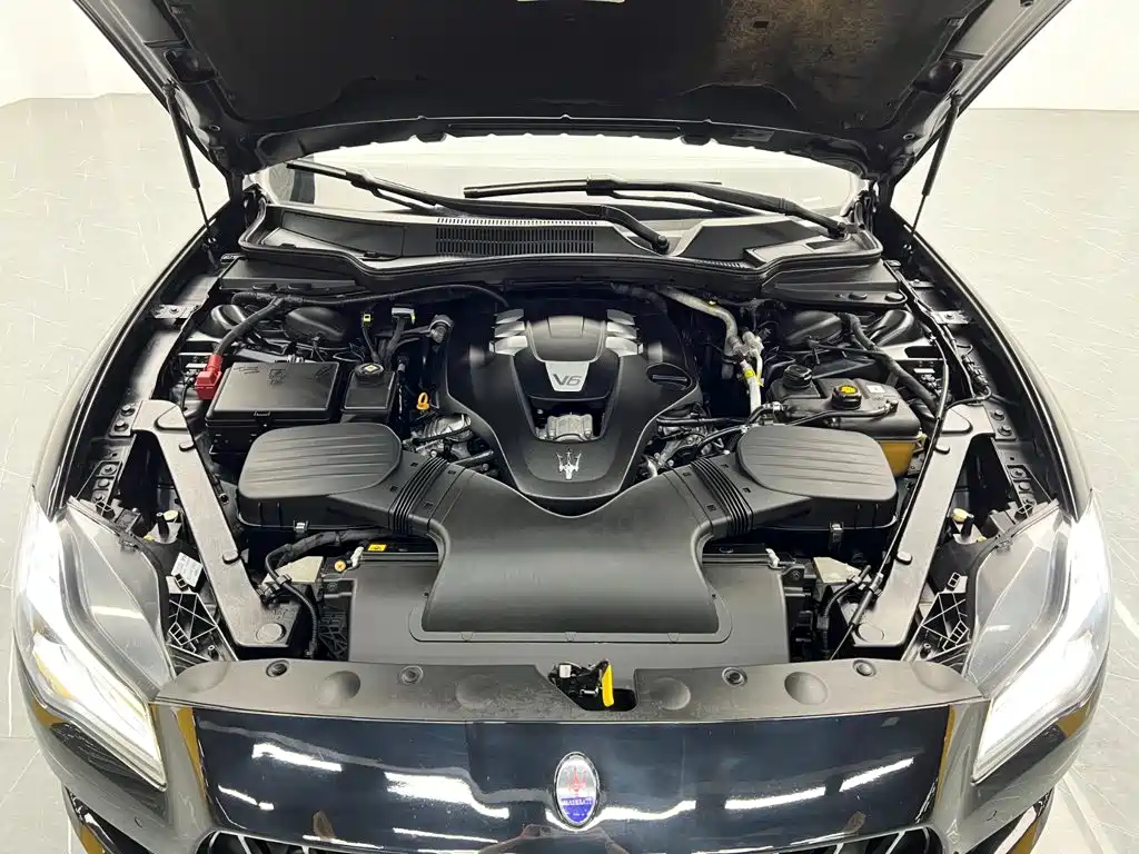 Maserati Quattroporte — миниатюра 10