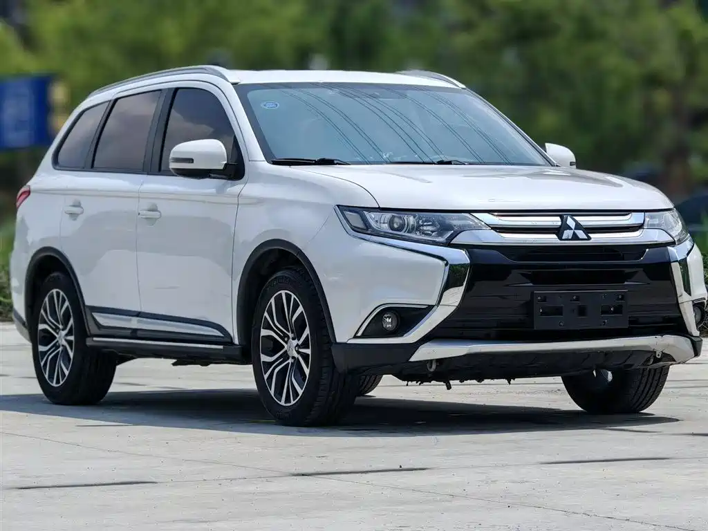 Mitsubishi Outlander 2018 2.0L 7 мест
