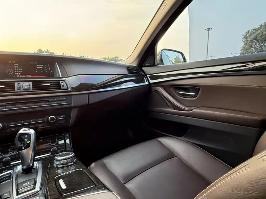 BMW 5 Series — миниатюра 23