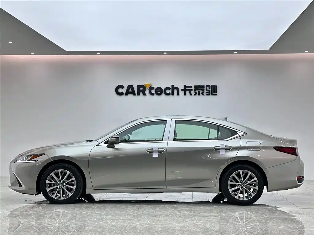 LEXUS  ES