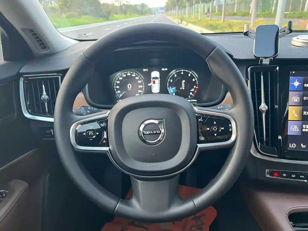 Volvo S90 — миниатюра 7
