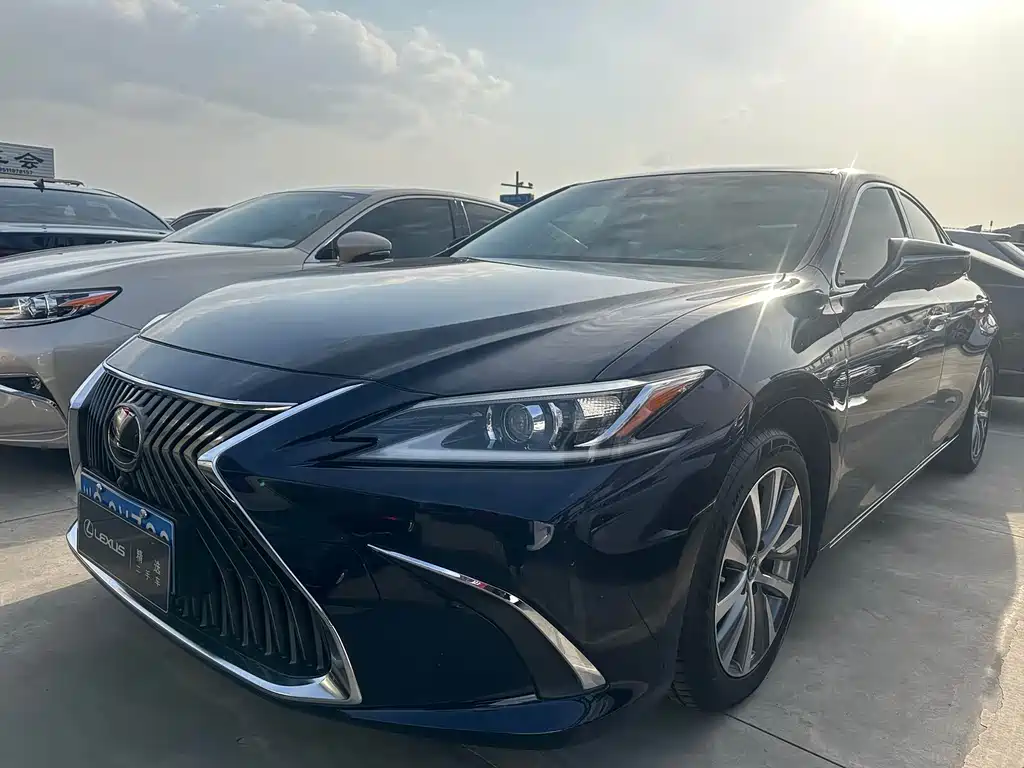 Lexus ES 2021
