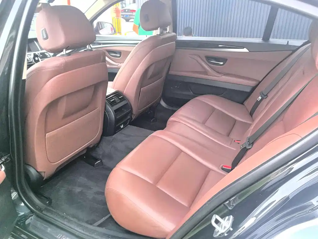 BMW 5 Series — миниатюра 18