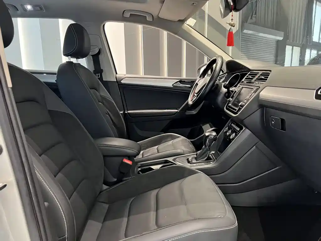 Volkswagen Tiguan L L 2018 330TSI AT Luxury