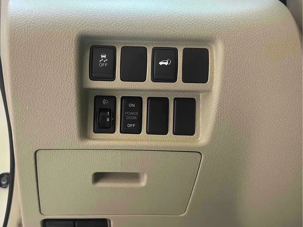 Nissan Quest — миниатюра 18