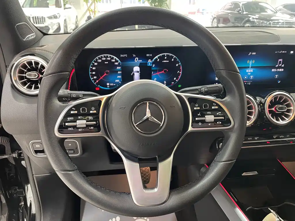 MERCEDES-BENZ GLB