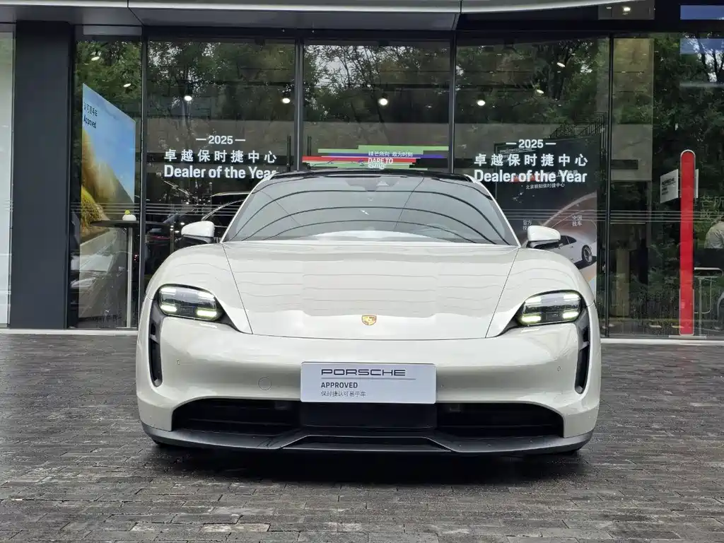 Porsche Taycan — миниатюра 5