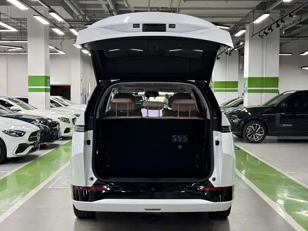 Xpeng X9 2024 702 Max