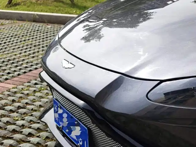 Aston Martin V8 Vantage — миниатюра 6