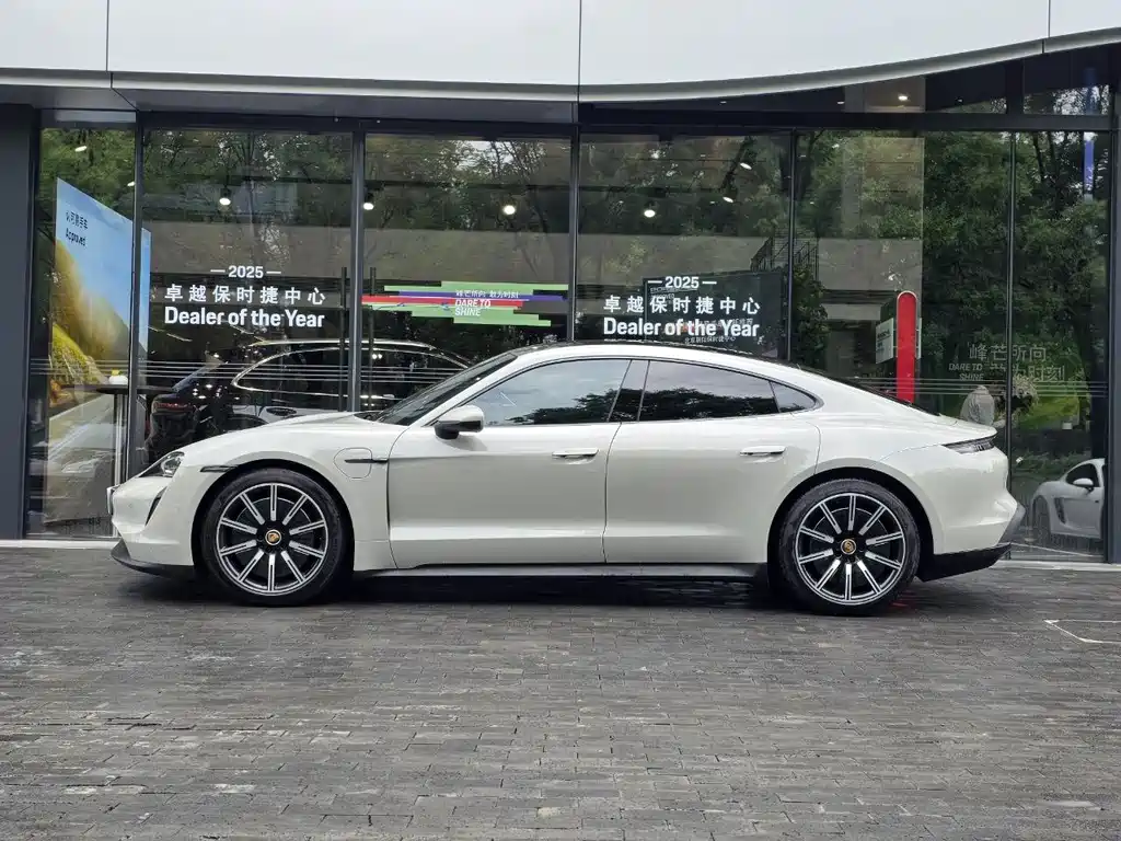 Porsche Taycan — миниатюра 6