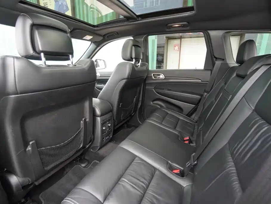 Jeep Grand Cherokee (Import) — миниатюра 8
