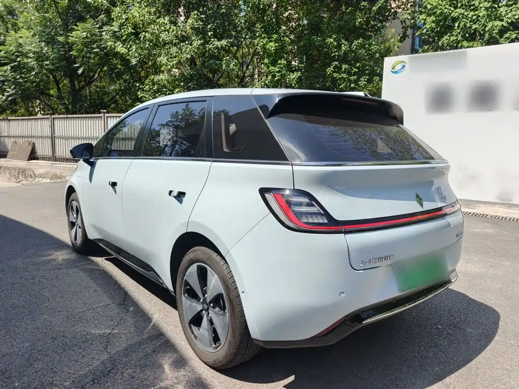 Baojun Yunduo — миниатюра 5