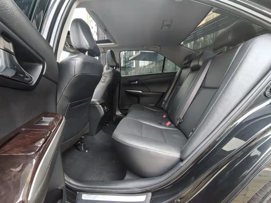 Toyota Camry — миниатюра 8