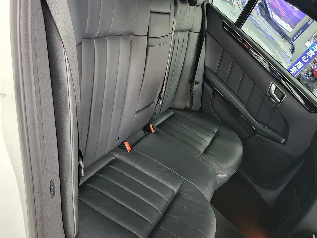 Mercedes-Benz E-Class — миниатюра 10