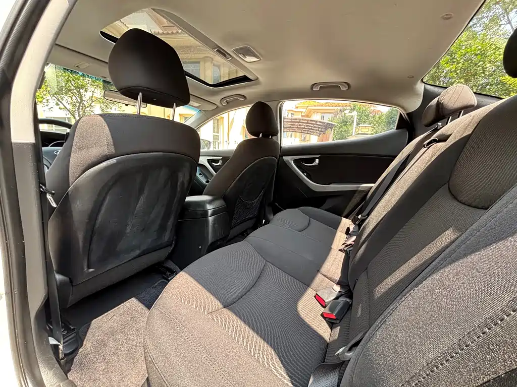 Hyundai Elantra Langdong — миниатюра 6