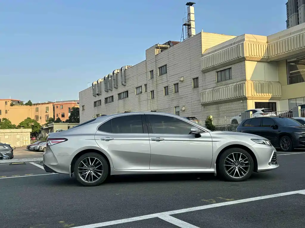 Toyota Camry — миниатюра 7
