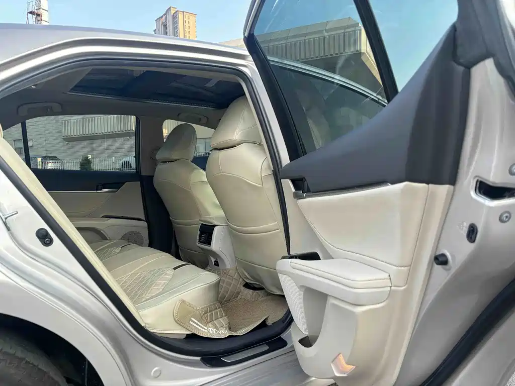Toyota Camry — миниатюра 14