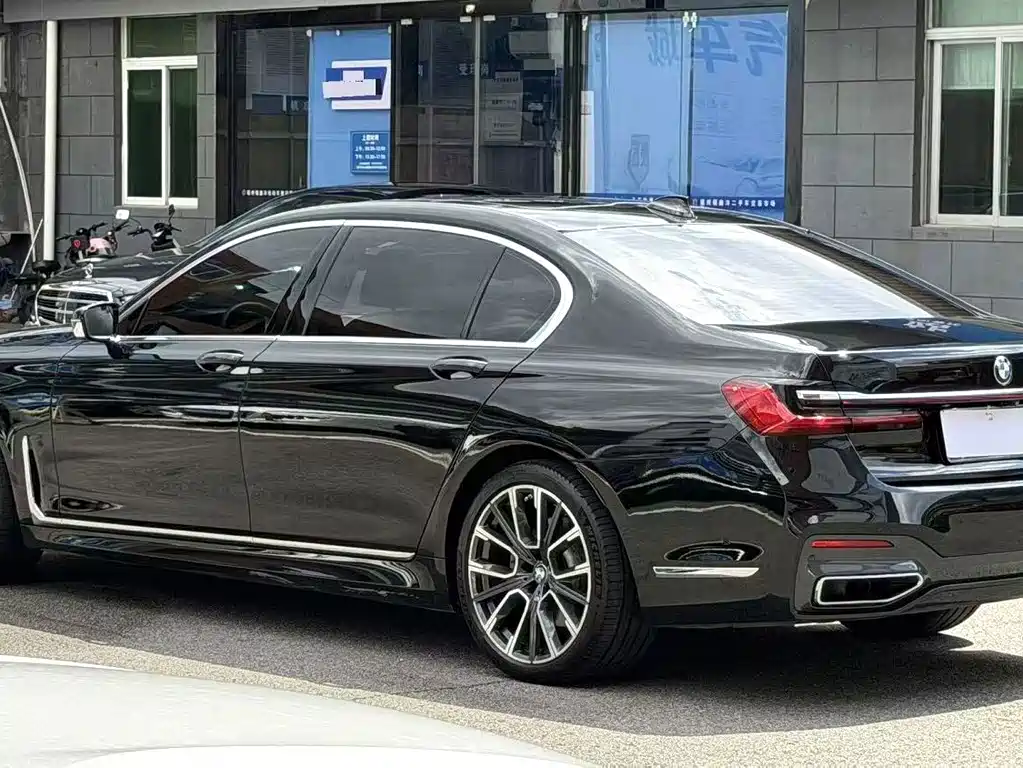BMW 7 Series — миниатюра 7
