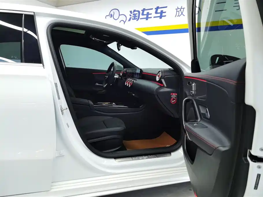 Mercedes-Benz A-Class A 2024 A 200 L Fashion